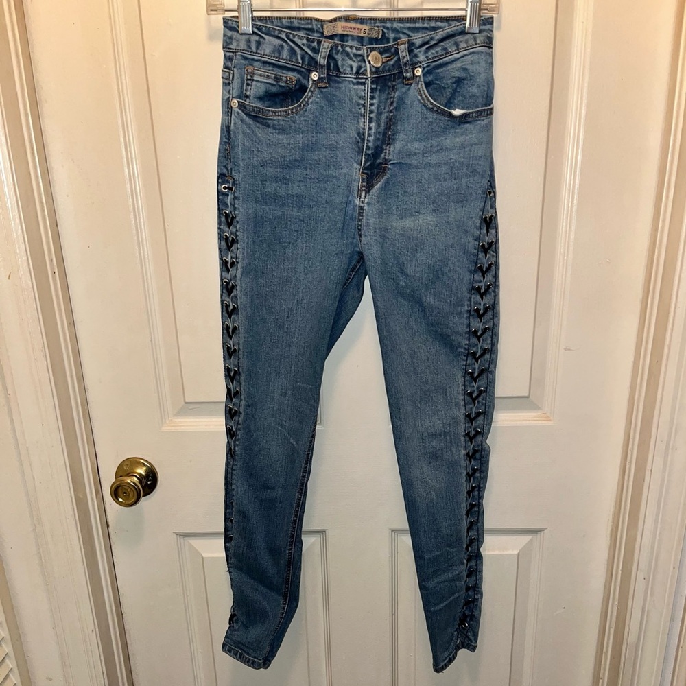 HIGHWAY JEANS Women’s Lace Up Skinny Stretch Denim Jeans. Sz 5. Waist 26.